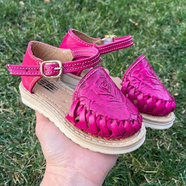 huaraches at shoe carnival