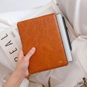 Premiumläderfodral för reMarkable 2 Personligt fodral med pennhållare Folio-fodral Skyddande påse Handgjort monogram Gåva Nytt jobb