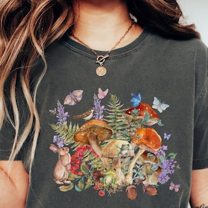 Vintage Forestcore T-Shirt, Goblincore Hasen-Geburtstagsgeschenk, Boho Cottagecore Pilz-T-Shirt, Herbstgrünes Hexen-Shirt, Fliegenpilz-Frosch-T-Shirt