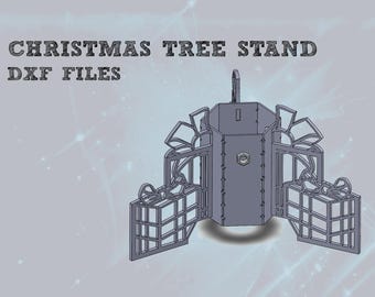 Puede incluir: Un soporte para árbol de Navidad de metal gris con una base hexagonal y cuatro paneles decorativos. El soporte está diseñado para mantener un árbol de Navidad en posición vertical.
