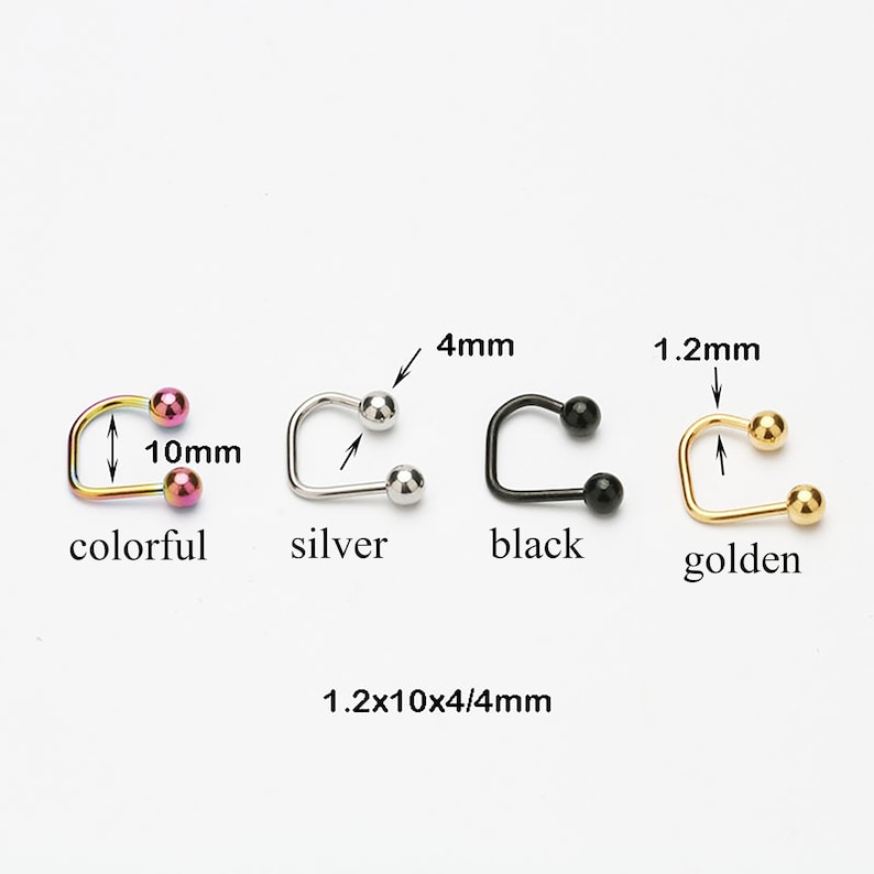 Puede incluir: Cuatro anillos de nariz en diferentes colores: colorido, plateado, negro y dorado. Cada anillo es una barra curva con dos peque&ntilde;as bolas en los extremos. Los anillos tienen 1,2 mm de grosor, 10 mm de largo y 4 mm de ancho. 1,2x10x4/4mm