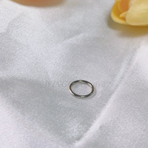 Anillo de labio redondo minimalista, perno de labios de personalidad, anillo de estilo punk, perforación de tragus de cartílago, perno de acero de titanio, joyería de perforación corporal imagen 3