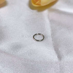 Anillo de labio redondo minimalista, perno de labios de personalidad, anillo de estilo punk, perforación de tragus de cartílago, perno de acero de titanio, joyería de perforación corporal imagen 4