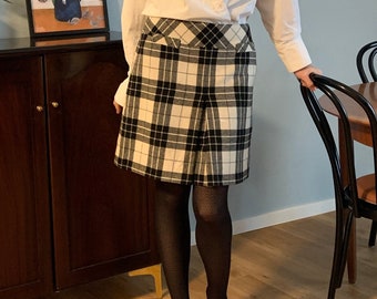 Vintage deer wool skirt in black and white check pattern