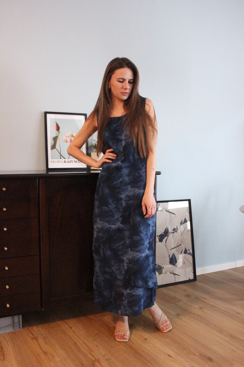 Vintage long sleeveless dress straight cut from the 90s with batik pattern in blue, size 38 image 2