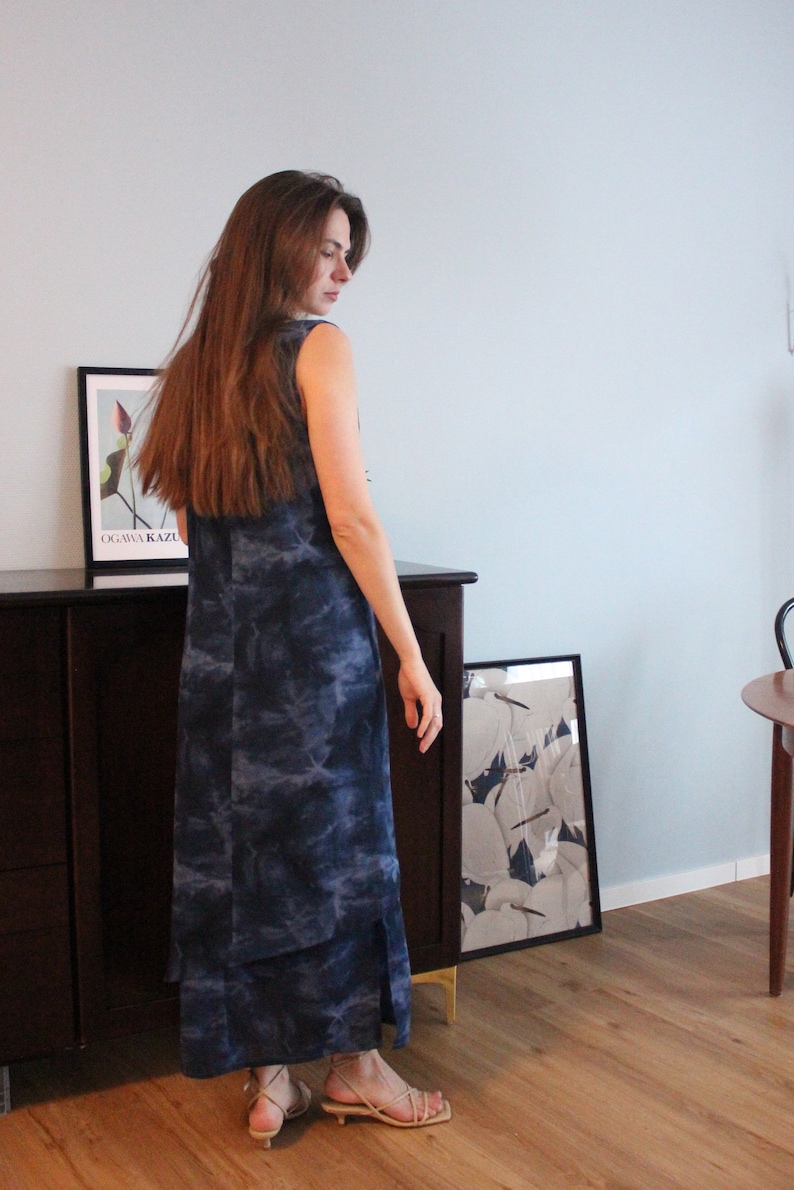 Vintage long sleeveless dress straight cut from the 90s with batik pattern in blue, size 38 image 5