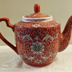 Théière Mun Shou Longevity vintage, Chine, motif Deep Famille Rose par Jingdezhen Factory