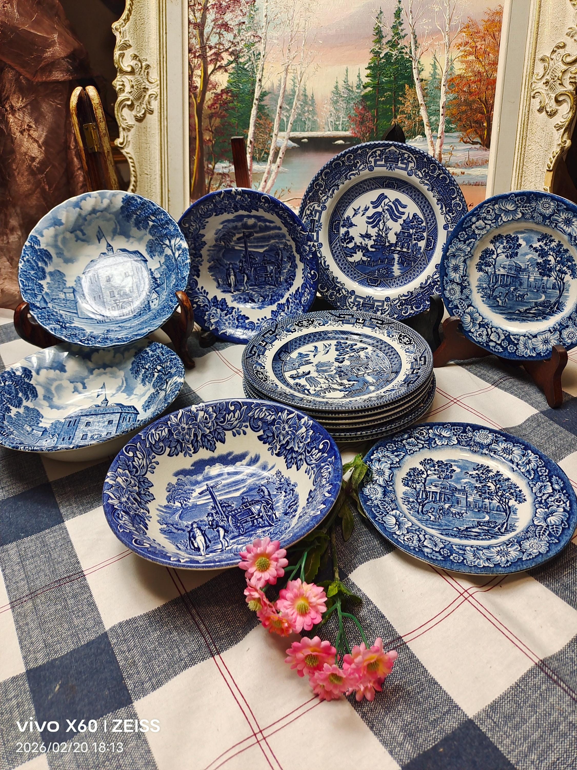 Lot De 8 Assiettes à Dessert Vintage Porcelaine - Motif Bleu Et Blanc - Époque Classique