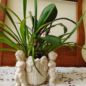 Doniczka z porcelany w kształcie aniołka z 1937 roku, romantyczny wystrój w stylu cottagecore