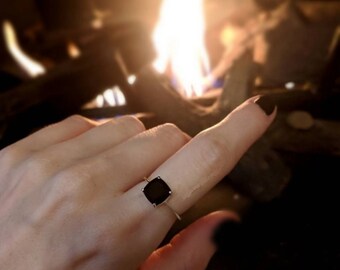 Black Onyx ring, black stone onyx ring in silver, black onyx ring for women, solitaire stacking engagement onyx ring, black diamond ring