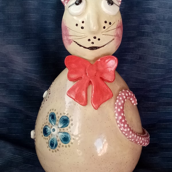 Mathilda die Katze Unikat aus Keramik Skulptur reine Handarbeit Rosenkugel