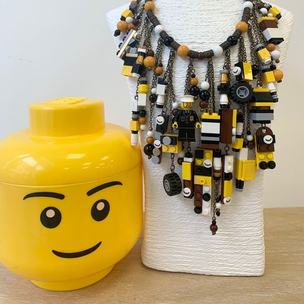 Collier pour femme en Lego jaune, noir, gris, blanc et marron avec perles