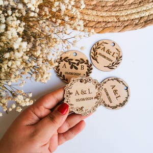médaillons en bois personnalisés pour baptême, étiquette , mariage, communion, anniversaire, personnalisation boîte de dragées ou tables