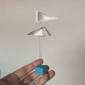 Déco abstraite, sculpture réalisée en carton et fil de fer, hauteur 15,5 cm ( 6 pouces )