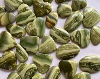 Naturlig Serpentin Cabochon Lot – Grön Kristall för Smyckestillverkning, Healing och Chakra Energi