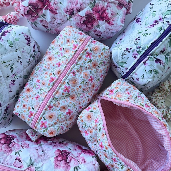 Quilted floral fabric cosmetic bag/makeup bag/ toiletry bag. Thank you gift/ birthday gift/ Mother Day/ Bridesmaid gifts