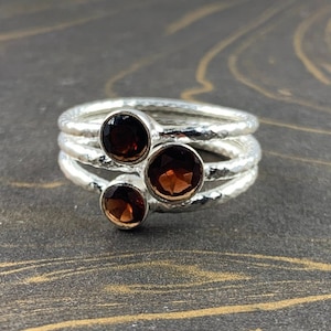 Bague en argent massif 925 silver ring for her Cadeaux pour elle cadeaux pour maman garnet ring gift for her bague grenat handmade ring