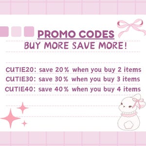 Pu&ograve; includere: Grafica rosa e bianca con il testo "PROMO CODES BUY MORE SAVE MORE!" e un elenco di codici sconto: CUTIE20: risparmia il 20% all'acquisto di 2 articoli, CUTIE30: risparmia il 30% all'acquisto di 3 articoli, CUTIE40: risparmia il 40% all'acquisto di 4 articoli.