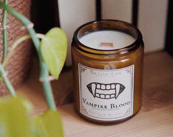 Sangre de vampiro - Vela de libros / Inspirada en vampiros / Regalo para amantes de los libros / Sándalo y cereza