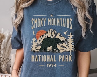 Smoky Mountains National Park Tennessee Shirt, Smokey Mountains Tee, Bear Shirt, Comfort Colors Graphic shirt, Smoky Mountains Gift Souvenir