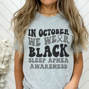 Camiseta de conscientização sobre apneia do sono, camisetas de caminhada de apoio à apneia do sono, camisetas com fita preta, esquadrão de apoio familiar combinando, em outubro vestimos preto