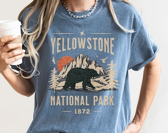Yellowstone National Park Shirt, Wyoming Shirt, Yellowstone Shirt, Bear Shirt, Comfort Colors Graphic shirt, Yellowstone Gift Souvenir
