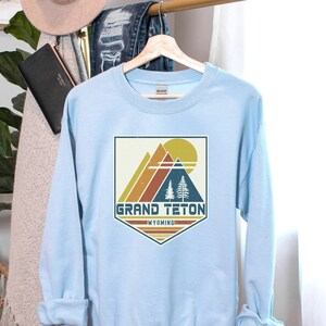 Grand Teton Sweatshirt, Wyoming Sweatshirt, Grand Teton Souvenir, Grand Teton Gift, Mountain Shirt, Travel Retro Mountain Grand Teton ski