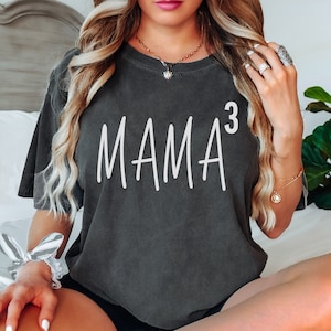 Camisa de mamá de tres, regalo de nueva mamá de colores cómodos, camisa de anuncio de embarazo, camiseta de mamá de nuevo bebé, regalo de Navidad de mamá de 3, regalo de abuela