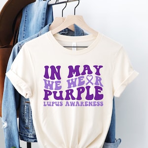 Lupus Awareness Shirt, Im Mai tragen wir Lila, Fight Lupus Walk Shirts, Purple Ribbon T-Shirt, Lupus Gift Support Squad