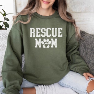 Dog Rescue Mom Sweatshirt, Bevordering redt levens Sweatshirt, Cat Foster Mom Gift, Dog Rescuer Crewneck, Adopteer Don&#39;t Shop Cat Shelter Gift