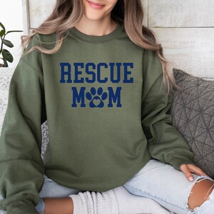 Dog Rescue Mom Sweatshirt, Adopteer Don&#39;t Shop Kitten Shelter Gift, Bevordering redt levens Sweatshirt, Cat Foster Mom Gift, Dog Rescuer Crewneck