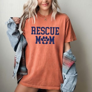 Reddingshond moeder, Adopt Don&#39;t Shop Dog reddingsshirt, comfortkleuren pleeghond moeder, pleeggezin advocaat shirt, shirt kattenredder opvangcentrum