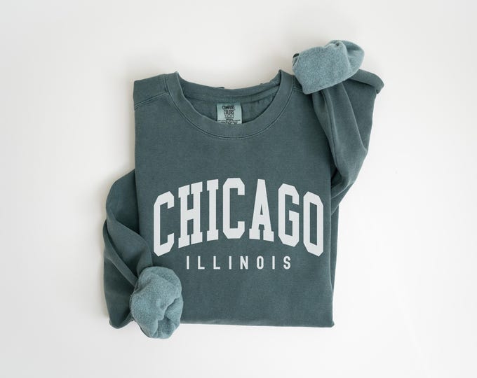 Chicago Sweatshirt Comfort Colors Chicago Crewneck, Illinois Bachelorette Trip Matching Family Trip, Chicago Souvenir Travel Gift