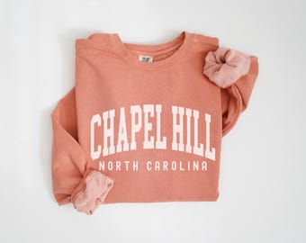 Chapel Hill-sweater Comfortkleuren Chapel Hill-sweater met ronde hals, North Carolina College Trip Bijpassende familie, Chapel Hill Souvenir Reiscadeau