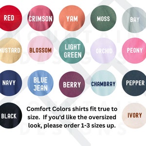 Op de afbeelding: Diagram met 18 verschillende kleur opties voor Comfort Colors shirts. De kleuren zijn gerangschikt in een raster van vier rijen en vijf kolommen. De kleuren omvatten rood, karmijnrood, yam, mos, baai, mosterd, bloesem, lichtgroen, orchidee, pioenroos, marineblauw, jeansblauw, bes, chambray, peper, zwart en ivoor.