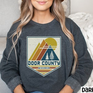 Door County Sweatshirt, Wisconsin Sweatshirt, Door County Souvenir, Door County Gift, Travel Gift Retro Mountain Door County, Retro Ski