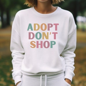 Dog Rescue Sweatshirt, Adopteer niet Shop Sweatshirt, Dog Rescue Mom Gift, Cat Rescuer Crewneck, Shelter Gift Sweatshirt, Pleegmoeder