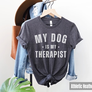 Koszulka Dog Mom, Koszulka Dog Is My Therapist, Koszulka Love Dog, Prezent Dog Therapy, Zabawna koszulka Therapy Love Dogs, Zabawny prezent Dog Mama Love Dogs