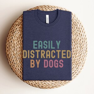 Dog Rescue Shirt, gemakkelijk afgeleid door hondenshirt, Foster Dog Shirt, Dog Lover Gift, Dog Mom Shirt, Love Dogs Shirt, Dog Mama Gift