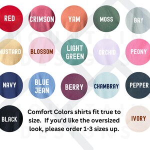 K&ouml;nnte beinhalten: Diagramm mit 18 verschiedenen Farboptionen f&uuml;r Comfort Colors Shirts. Die Farben sind in einem Raster mit vier Reihen und f&uuml;nf Spalten angeordnet. Die Farben umfassen Rot, Scharlachrot, Yam, Moos, Bucht, Senf, Bl&uuml;te, Hellgr&uuml;n, Orchidee, Pfingstrose, Marineblau, Jeansblau, Beere, Chambray, Pfeffer, Schwarz und Elfenbein.
