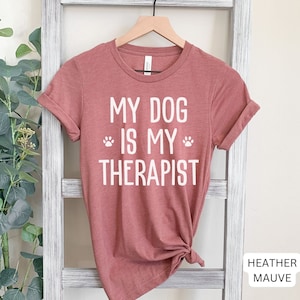 Dogoterapia, Pies jest moim terapeutą, Koszulka dla mamy psa, Koszulka dla mamy uratowanej, Koszulka dla psa, Zabawna koszulka dla psa, Prezent dla mamy psa, Koszulka dla miłośnika psów, Uratowany pies,