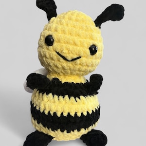 Handmade Bumble Bee Plush – Adorable Crochet Amigurumi Gift