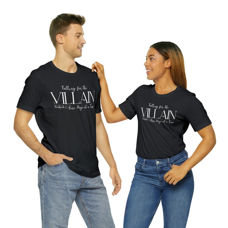 Verliebt in Bösewicht Shirt, Bücherwurm Geschenk für Leser, Bösewicht-Liebhaber, Leser mit dunkler Romanze, würziger Buchliebhaber Bild 4