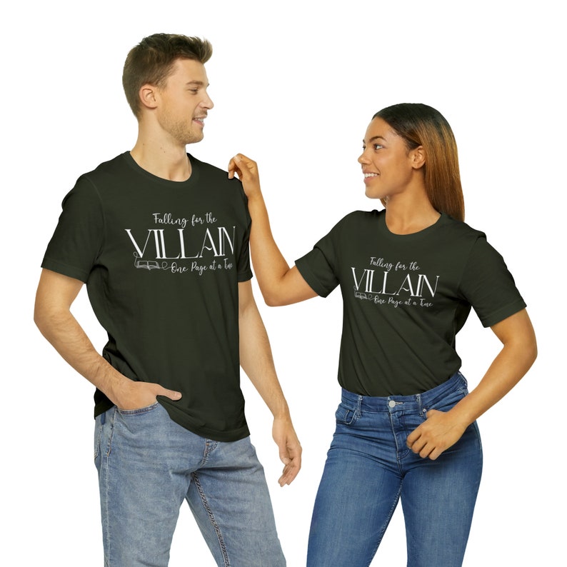Verliebt in Bösewicht Shirt, Bücherwurm Geschenk für Leser, Bösewicht-Liebhaber, Leser mit dunkler Romanze, würziger Buchliebhaber Bild 5