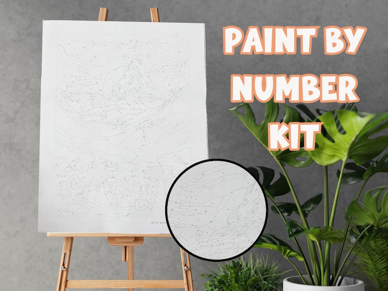 K&ouml;nnte beinhalten: Ein Malen-nach-Zahlen-Set, das auf einer h&ouml;lzernen Staffelei ausgestellt ist. Die Leinwand zeigt eine detaillierte Umrisszeichnung mit nummerierten Abschnitten. Die Worte "PAINT BY NUMBER KIT" stehen in orangefarbenem und wei&szlig;em Text. Eine Nahaufnahme zeigt die nummerierten Abschnitte. Eine Topfpflanze befindet sich im Hintergrund.