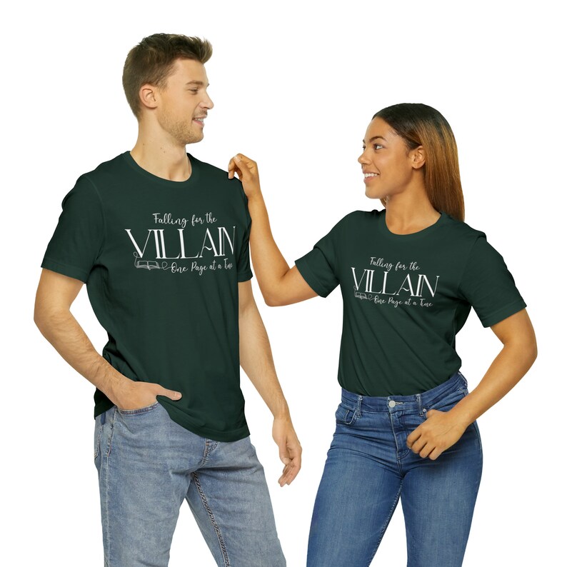 Verliebt in Bösewicht Shirt, Bücherwurm Geschenk für Leser, Bösewicht-Liebhaber, Leser mit dunkler Romanze, würziger Buchliebhaber Bild 2