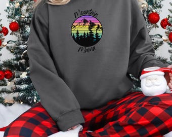 Mountain Mama Vintage Sunset Crew Neck Sweatshirt| Christmas Gift for Mom | New Mom Gift