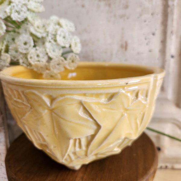 Vintage McCoy Planter   I     Yellow McCoy Pot