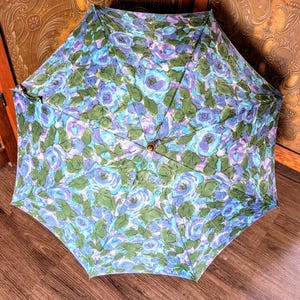 Vintage Floral Umbrella      PERFECT!        Lucite Handle    MCM Fashion