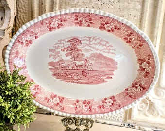 Plato antiguo de loza rosa transferida: Escena pintoresca de una granja de ganado en Staffordshire, Inglaterra.